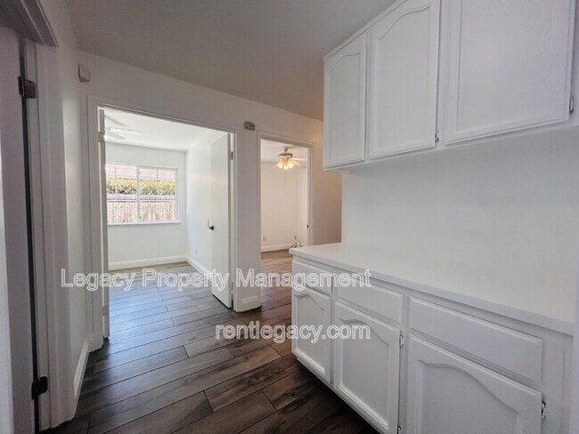 Building Photo - 3047 Mill Oak Way