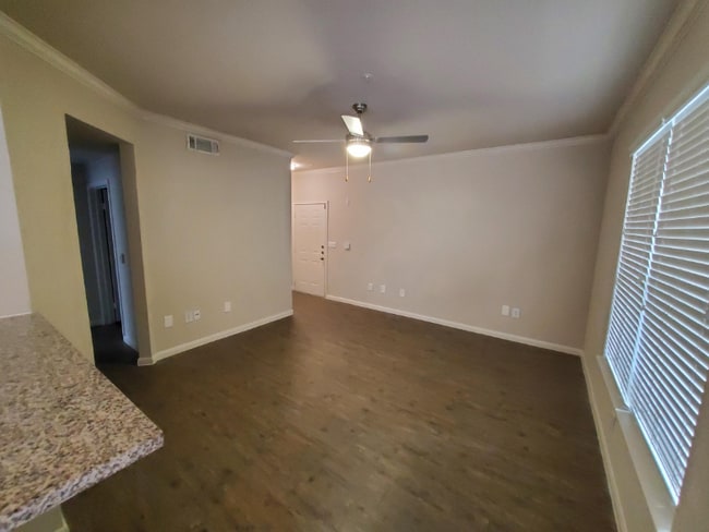 Building Photo - 906 Allen St