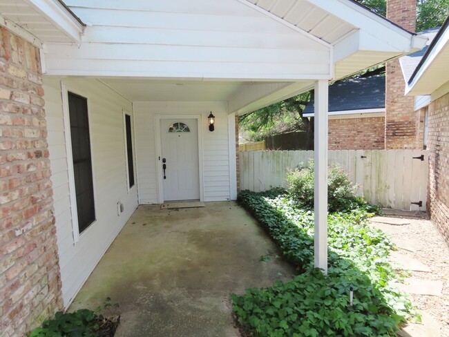 Building Photo - Beautiful 2 Bedroom, 2 Bath with Country V...