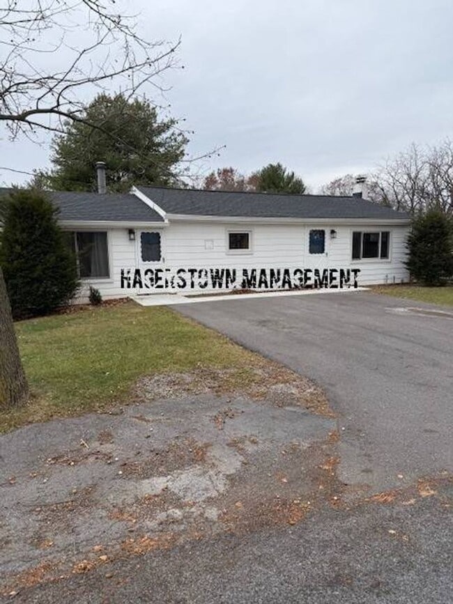 Building Photo - Just REDUCED - Single Level Living