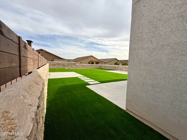 Building Photo - 12868 Star Gaze Ave