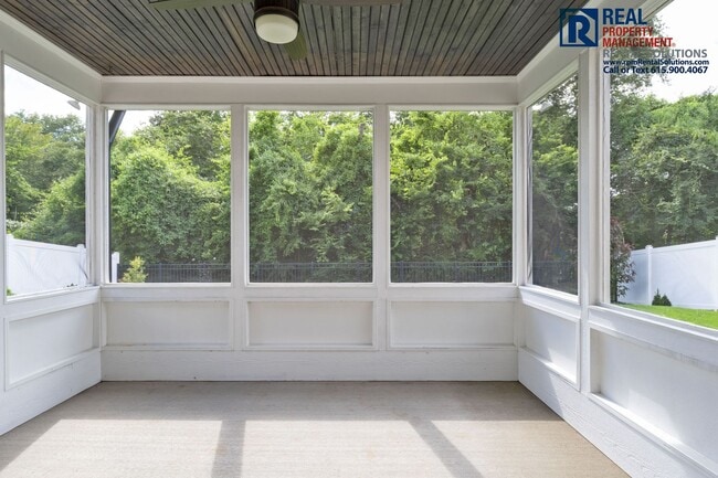 Building Photo - 3527 Pershing Dr