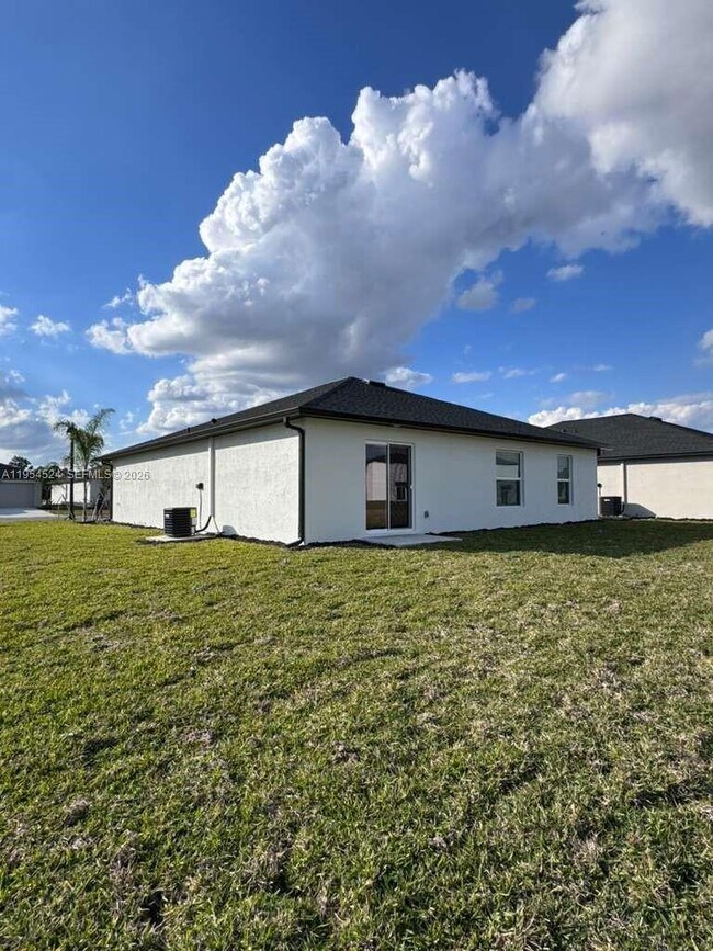 Building Photo - 17245 Cantu Ct