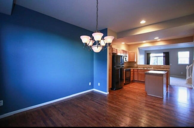 Building Photo - Stylish 3-Story Rowhome in the Desirable Water Tower Community Arvada - Available NOW!
