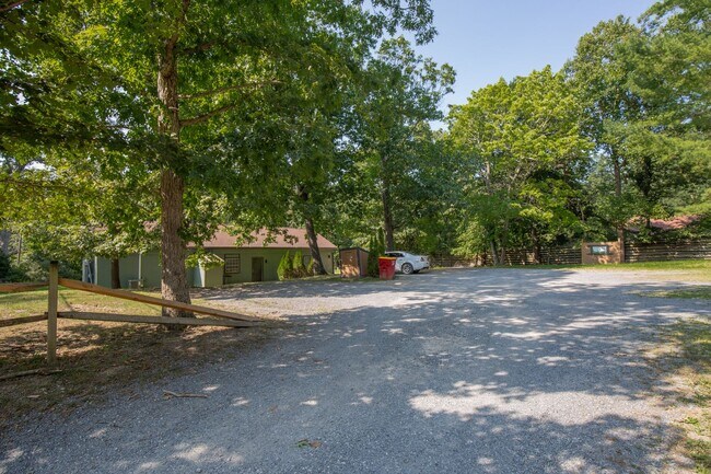 Building Photo - 115 Old Bridge Rd