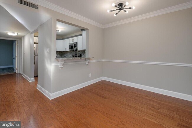 Building Photo - 25 S Church Rd