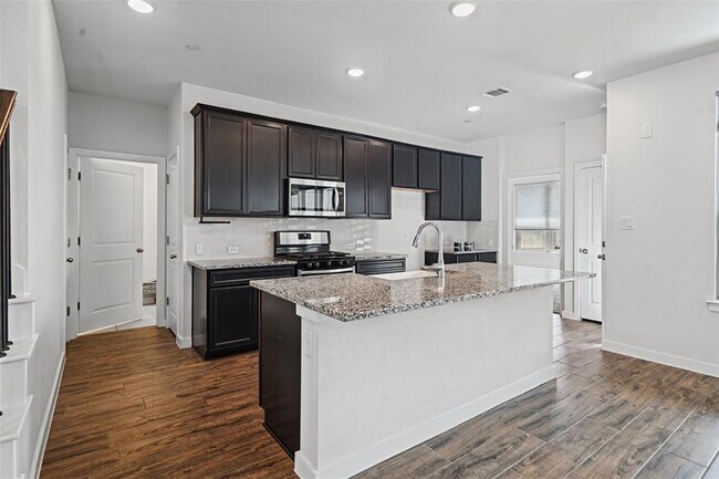 Building Photo - 2500 Forest Creek Dr