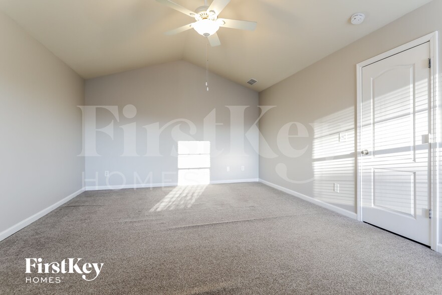Building Photo - 6732 Carriage Walk Ln