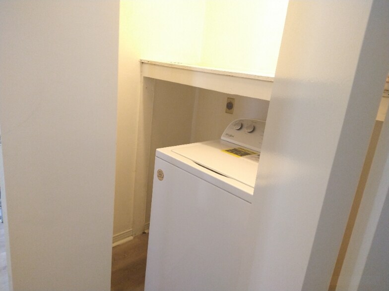 Building Photo - 6204 Mitchell Ave