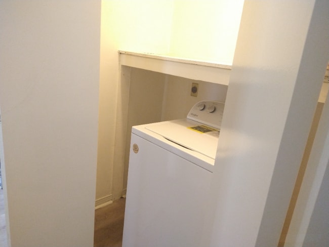 Building Photo - 6204 Mitchell Ave