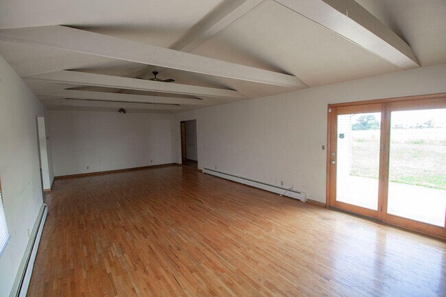 Building Photo - 1303 E Smiley Ln