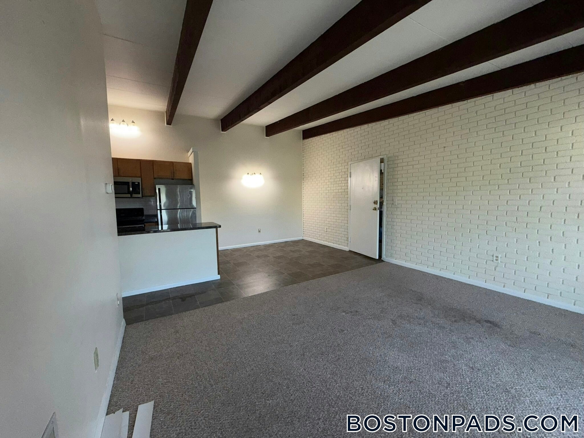 Building Photo - 10 Westgate Dr