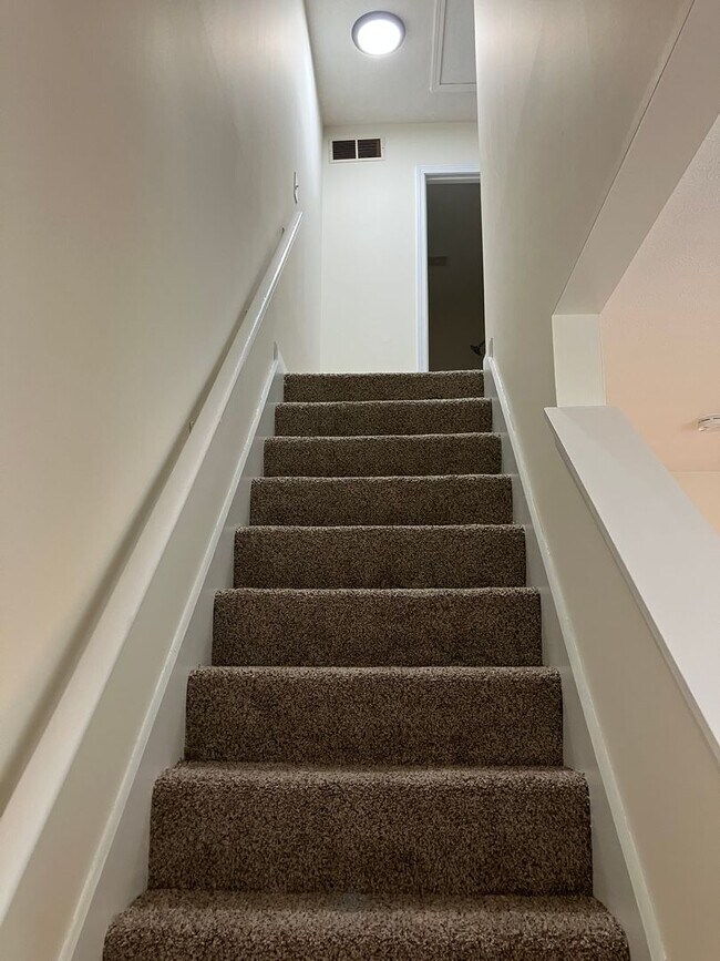 Building Photo - Townhome - 2 Bedroom & 1.5 Bath at Troy Cr...