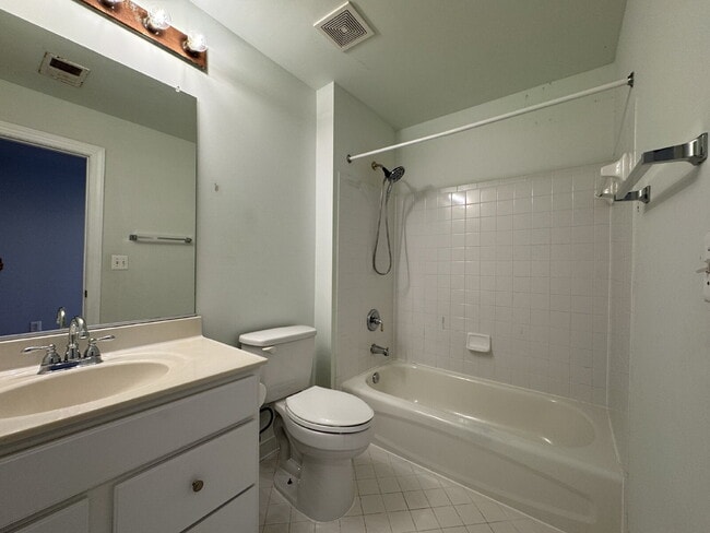 Building Photo - Spacious Elegance in Gated Piedmont!