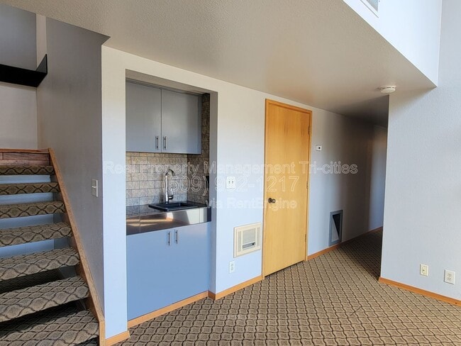 Building Photo - 600 W 26th Pl