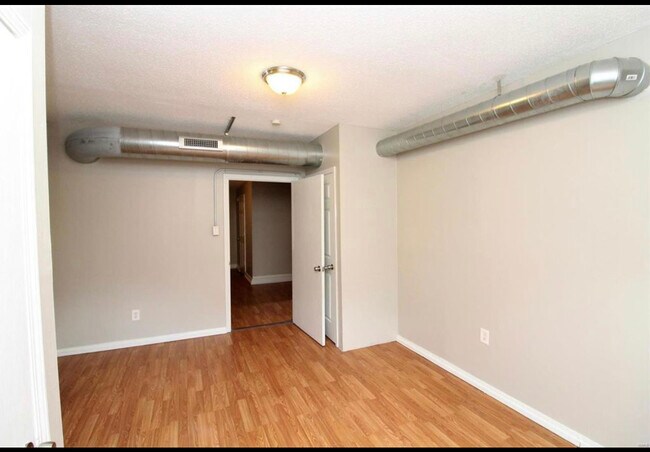 Building Photo - 3016 California Ave