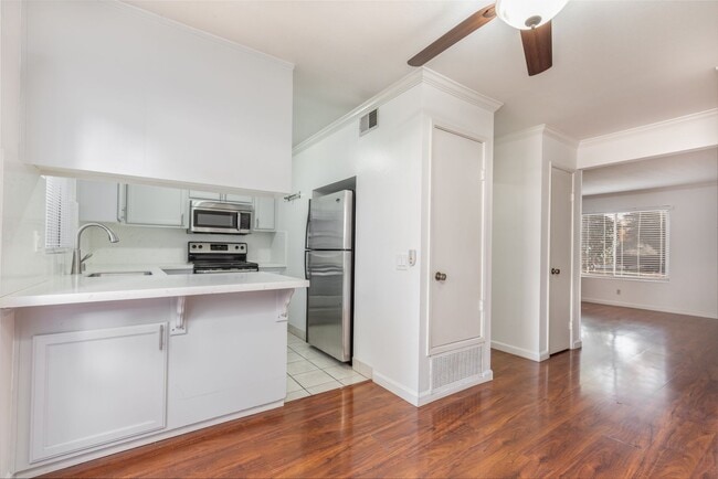 Building Photo - Lovely 2 Bedroom Condo in Danville
