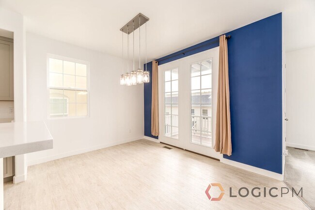 Building Photo - 10592 Redknife Dr