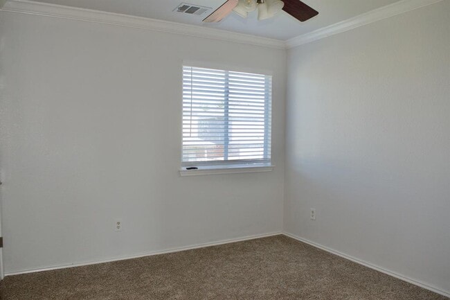 Building Photo - 1708 Darjeeling Dr