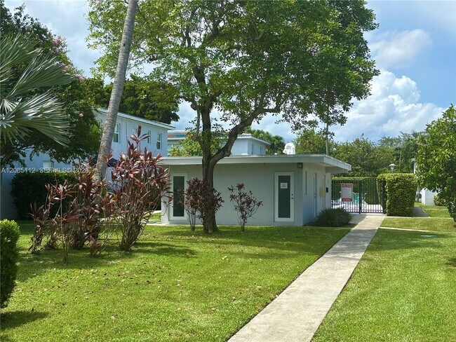 Building Photo - 7740 SW 54th Ct