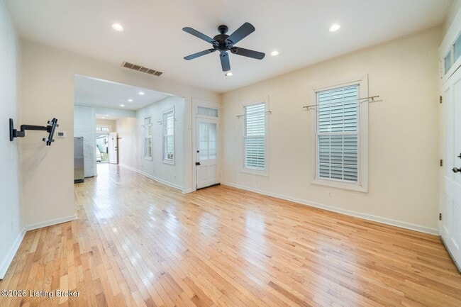 Building Photo - 1104 E St Catherine St