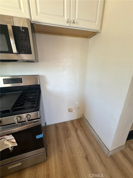 Building Photo - 1053 W Avenue Unit J14