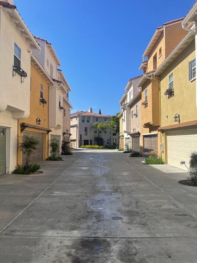 Building Photo - 2207 Huntington Point Rd