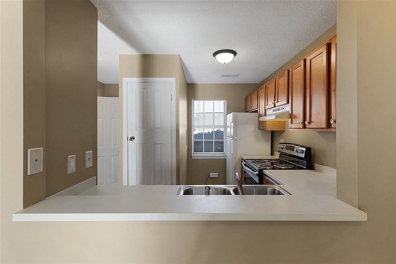 Building Photo - 725 Walker Rd