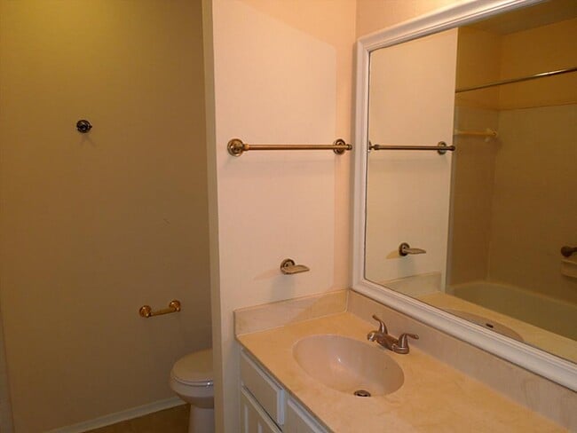 Building Photo - 6811 Renfro Dr