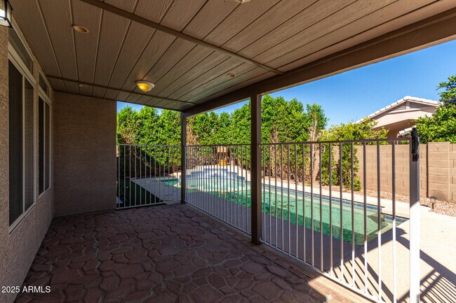 Building Photo - 1328 E Binner Dr
