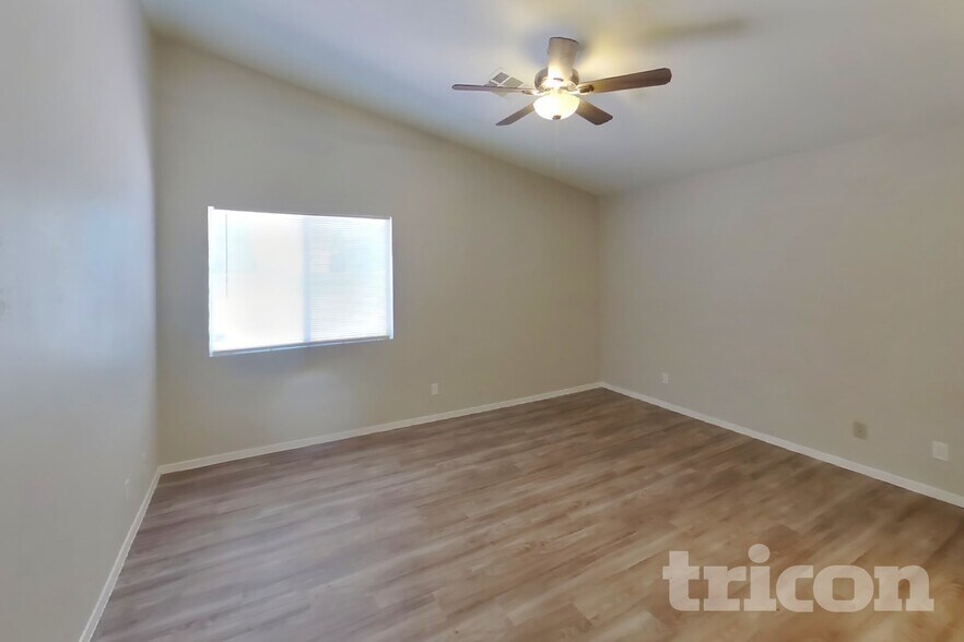 Building Photo - 5582 Super Bowl Dr