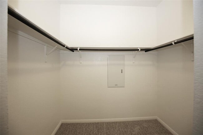 Building Photo - 325 Old Glory Trail