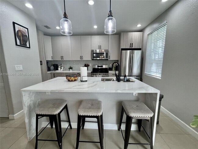 Building Photo - 8472 SW 29th St