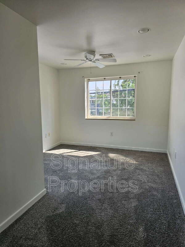 Building Photo - 2312 W Cary St