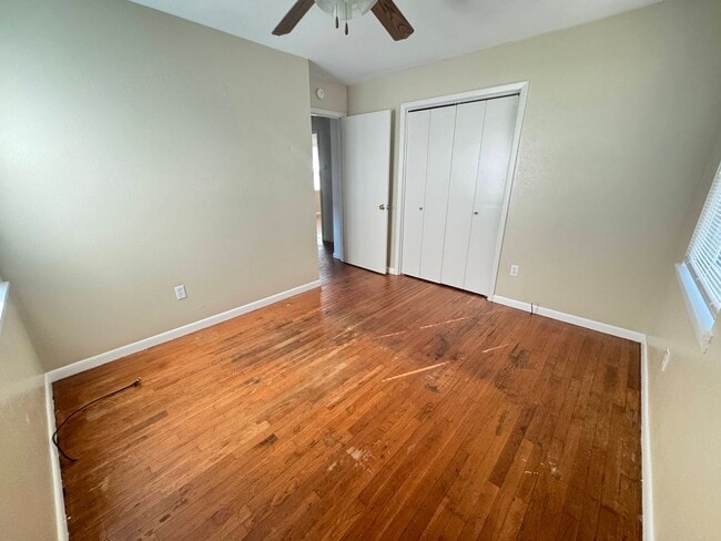 Building Photo - 2601 Live Oak Dr