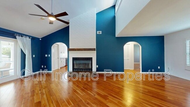 Building Photo - 354 5th St Ct E