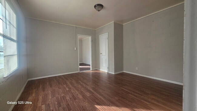 Building Photo - 1104 S McKinley St