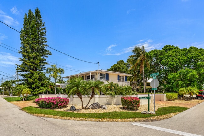Building Photo - 235 W Seaview Cir