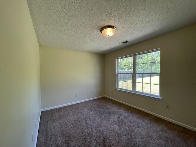 Building Photo - Home For Rent