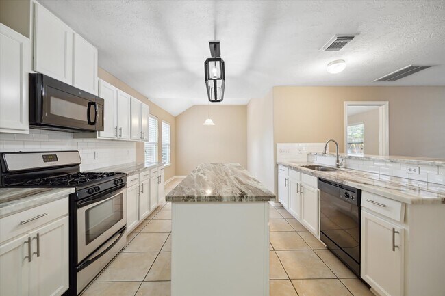 Building Photo - 2411 Lacyberry St