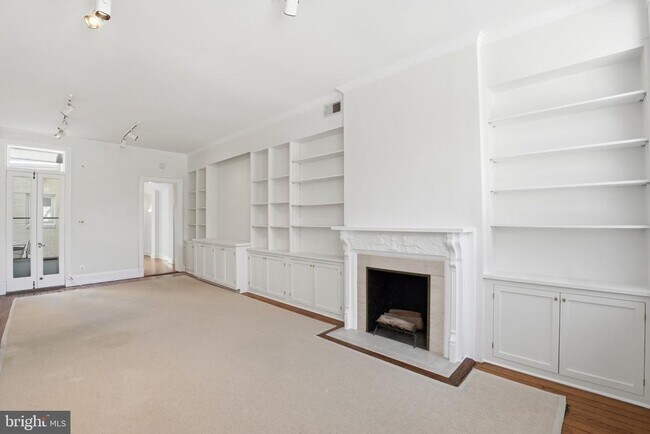 Building Photo - 1635 35th St NW