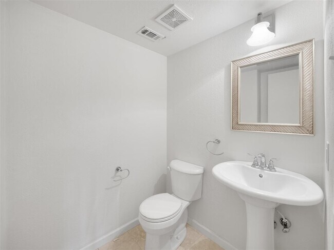 Building Photo - 7611 Woodthrush Dr