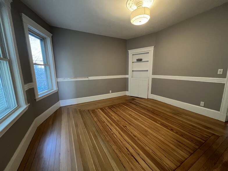 Building Photo - 53 Farragut Rd