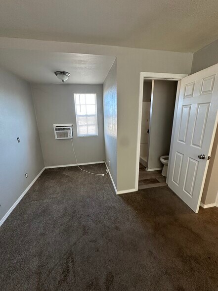 Building Photo - 1431 Tierra del Sol Rd