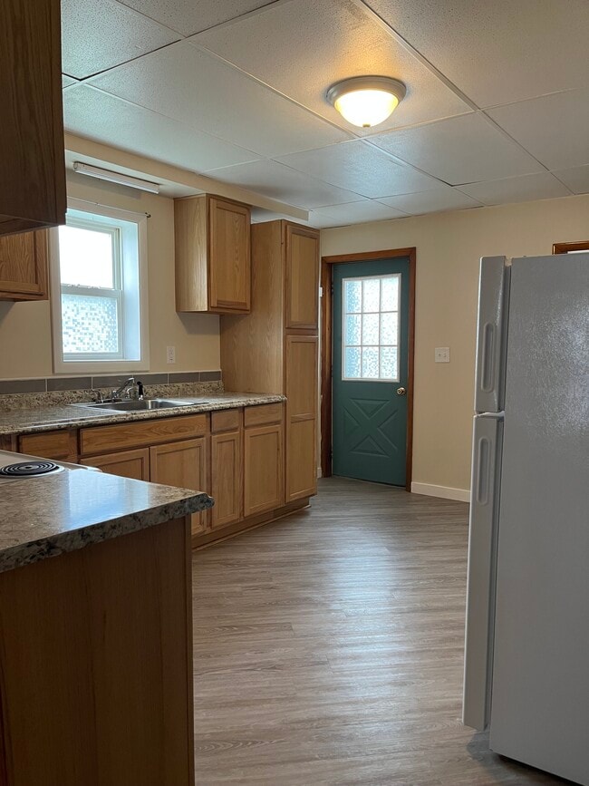 Kitchen - 204 New Boston St