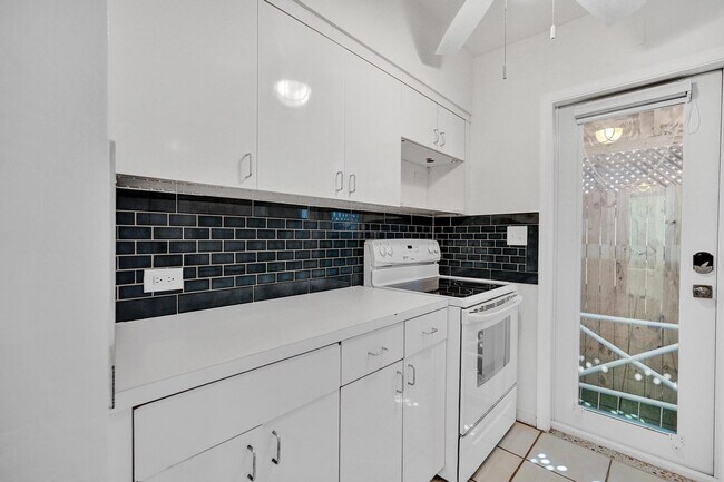 Building Photo - 326 Madison St