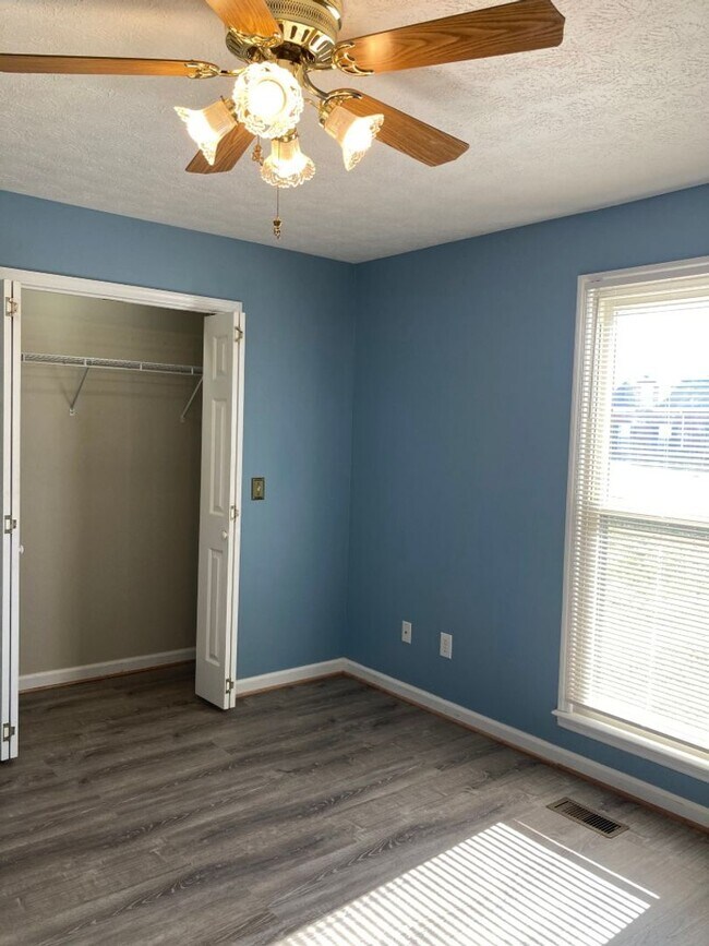 Building Photo - Lebanon Home in Summer Crest