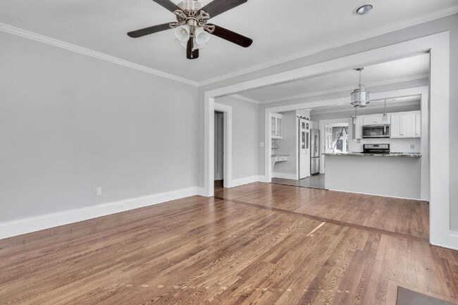 Building Photo - Stylish 2-Bed, 2-Bath Residence with Moder...