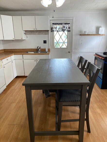 Building Photo - 1101 7th Ave