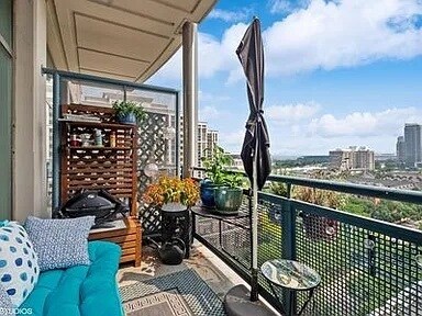 Building Photo - 125 E 13th St